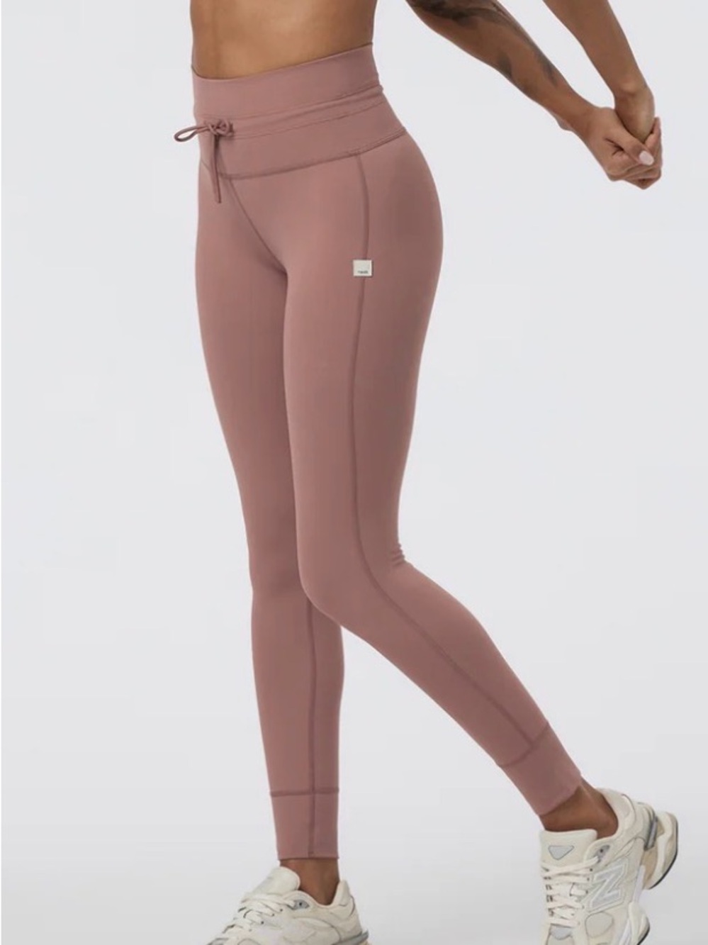 Vuori Daily Performance Leggings in Sedona Brown